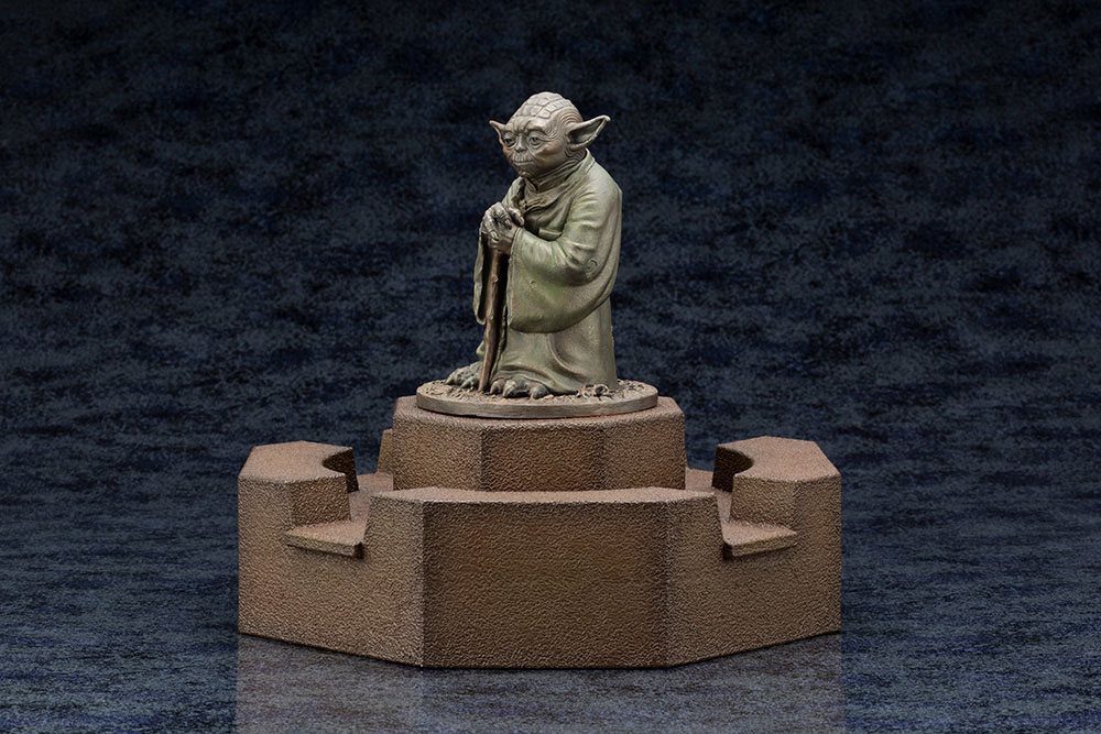 Descubre el apasionante mundo de Estatua Yoda Fountain Limited Edition.