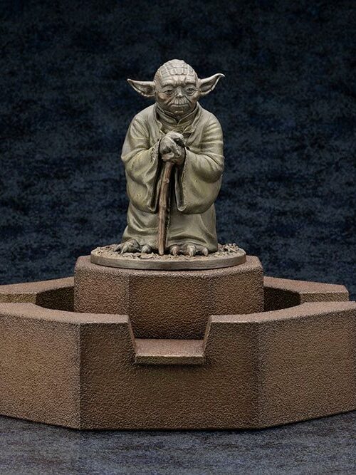 Descubre el apasionante mundo de Estatua Yoda Fountain Limited Edition.