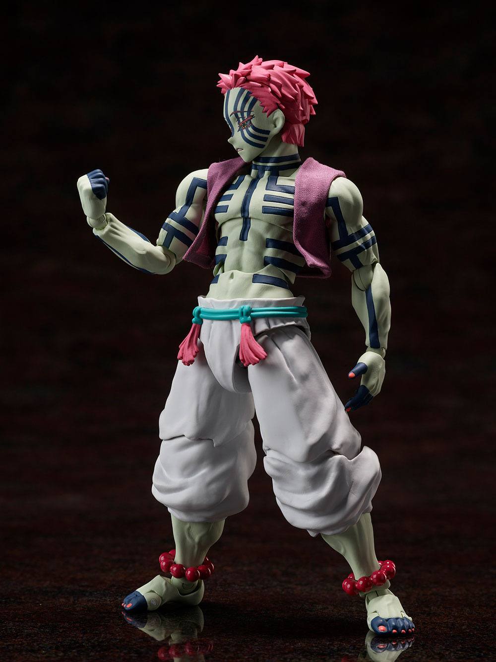 Descubre el apasionante mundo de Figura BUZZmod Akaza Kimetsu no Yaiba.