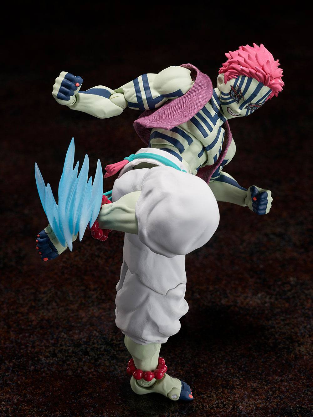 Descubre el apasionante mundo de Figura BUZZmod Akaza Kimetsu no Yaiba.