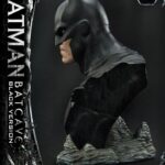 Descubre el apasionante mundo de Busto Batman Batcave Black Version.