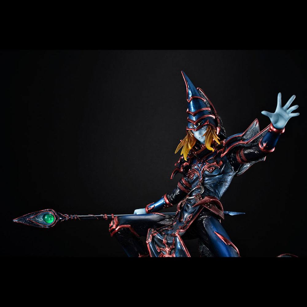 Descubre el apasionante mundo de Estatua Art Works Monsters Black Magician.