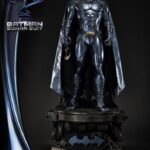 Descubre el apasionante mundo de Estatua Batman Sonar Suit Bonus.
