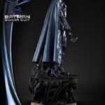 Descubre el apasionante mundo de Estatua Batman Sonar Suit Bonus.