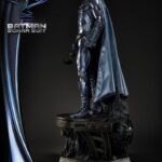 Descubre el apasionante mundo de Estatua Batman Sonar Suit Bonus.
