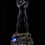 Descubre el apasionante mundo de Estatua Black Panther Deluxe.