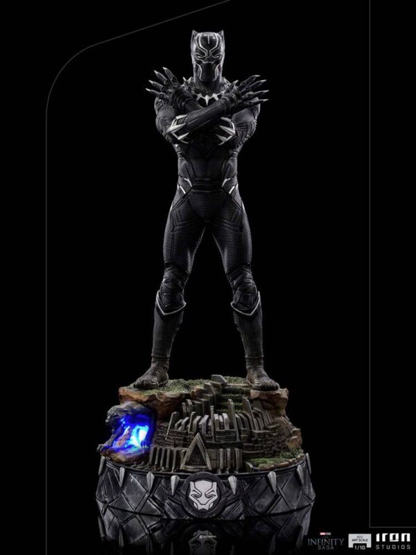Descubre el apasionante mundo de Estatua Black Panther Deluxe.