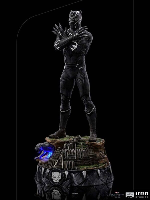 Descubre el apasionante mundo de Estatua Black Panther Deluxe.