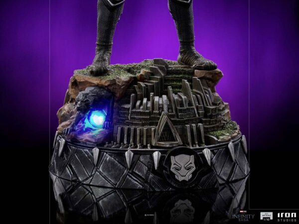 Descubre el apasionante mundo de Estatua Black Panther Deluxe.