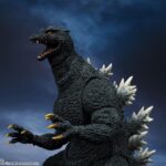 Descubre el apasionante mundo de Figura MonsterArts Godzilla 2004.