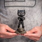 Descubre el apasionante mundo de Minifigura Mini Black Panther.