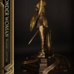 Descubre el apasionante mundo de Estatua Wonder Woman Training Costume.