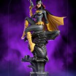 Descubre el apasionante mundo de Estatua Deluxe Art Scale Batgirl.