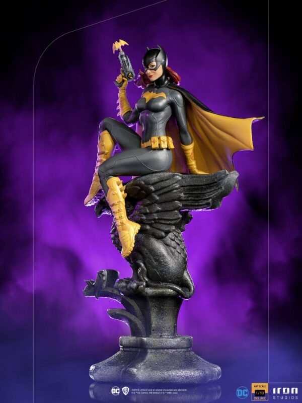 Descubre el apasionante mundo de Estatua Deluxe Art Scale Batgirl.