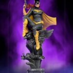 Descubre el apasionante mundo de Estatua Deluxe Art Scale Batgirl.