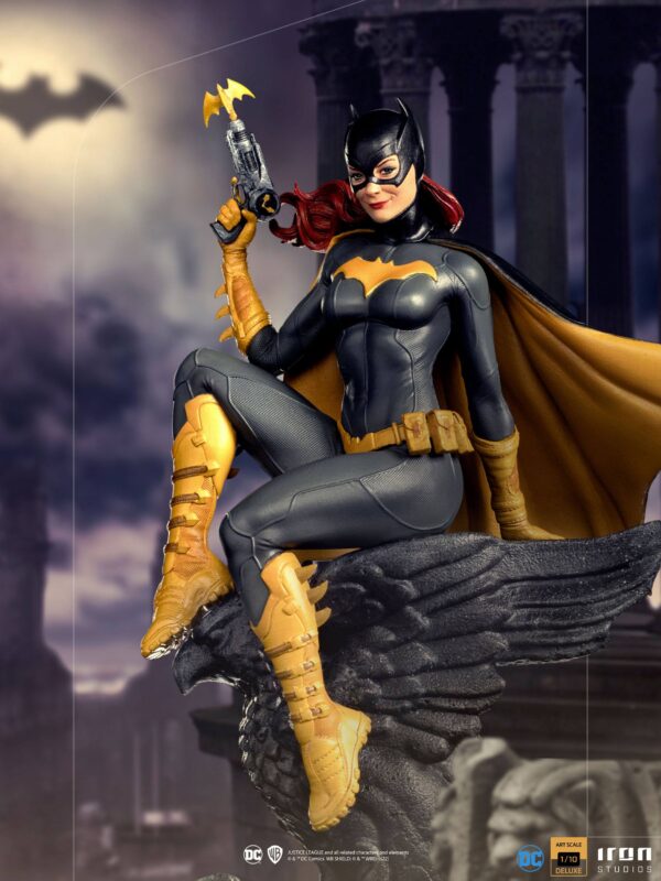Descubre el apasionante mundo de Estatua Deluxe Art Scale Batgirl.