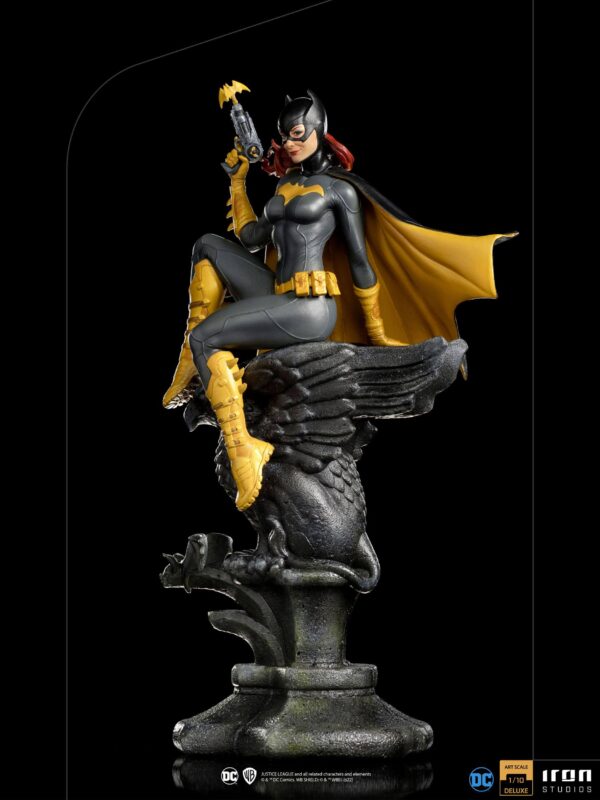 Descubre el apasionante mundo de Estatua Deluxe Art Scale Batgirl.