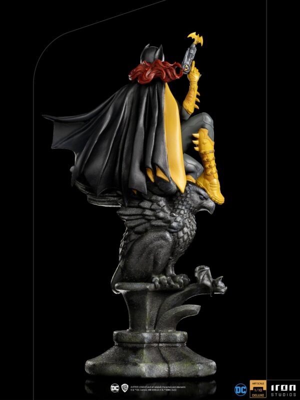 Descubre el apasionante mundo de Estatua Deluxe Art Scale Batgirl.