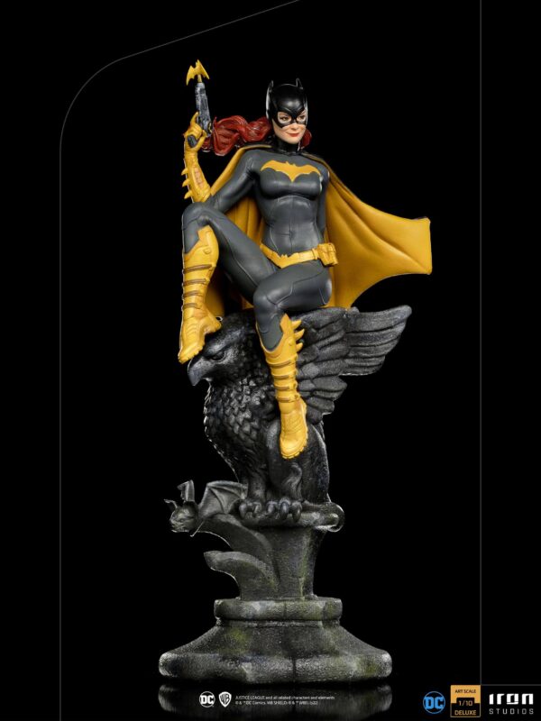Descubre el apasionante mundo de Estatua Deluxe Art Scale Batgirl.