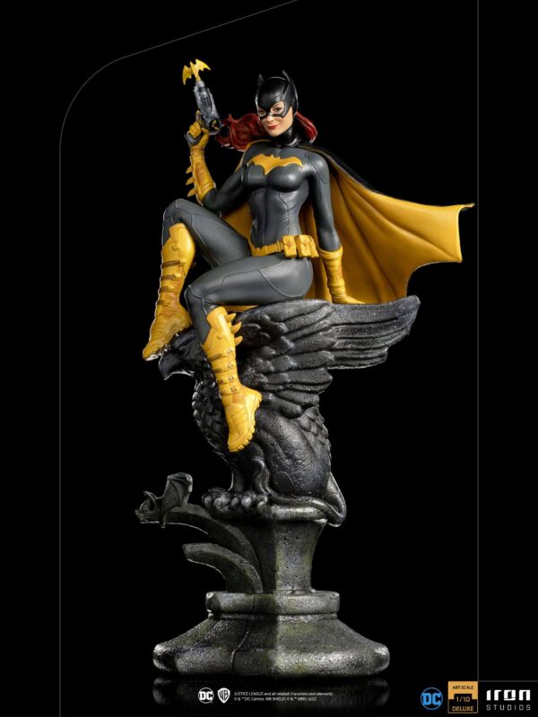 Descubre el apasionante mundo de Estatua Deluxe Art Scale Batgirl.