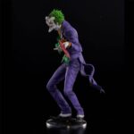 Descubre el apasionante mundo de Estatua The Joker Laughing Purple Version.
