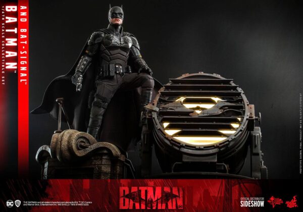 Descubre el apasionante mundo de Figura The Batman Movie with Bat-Signal.