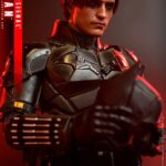 Descubre el apasionante mundo de Figura The Batman Movie with Bat-Signal.