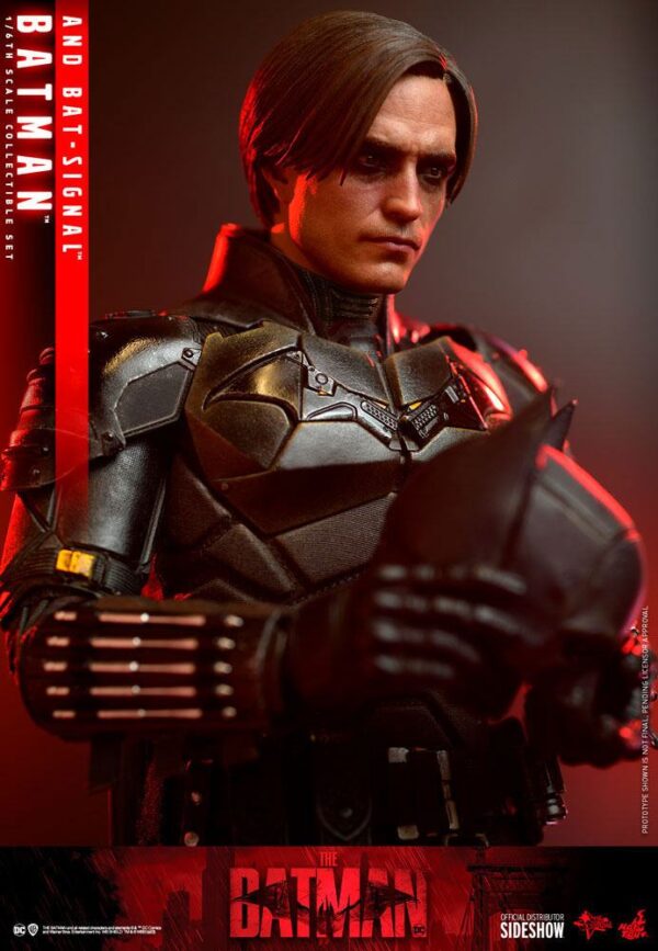 Descubre el apasionante mundo de Figura The Batman Movie with Bat-Signal.