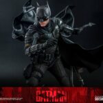 Descubre el apasionante mundo de Figura The Batman Movie with Bat-Signal.