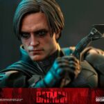 Descubre el apasionante mundo de Figura The Batman Movie with Bat-Signal.