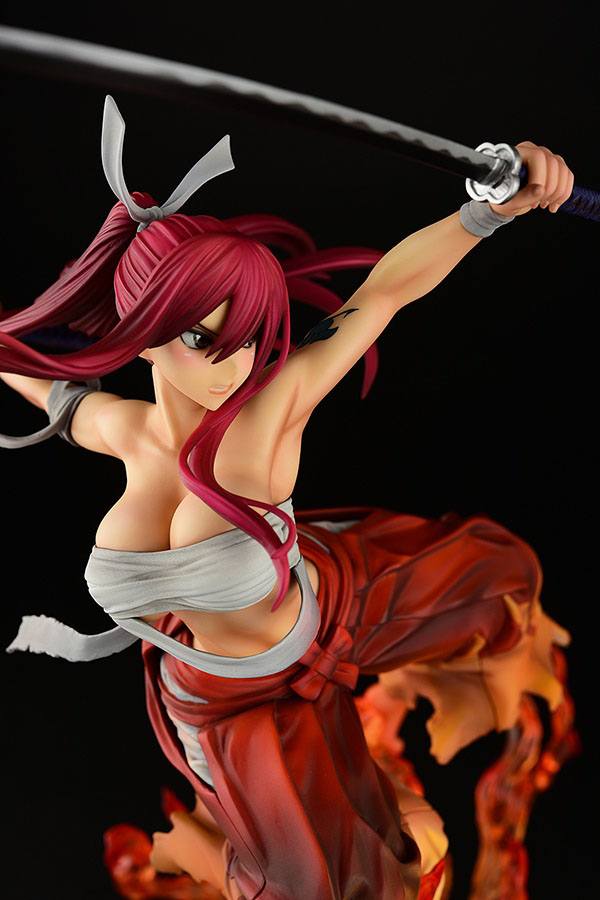 Descubre el apasionante mundo de Estatua Erza Scarlet Samurai Kurenai.