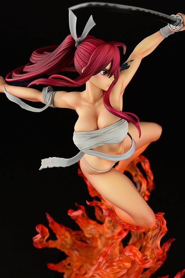 Descubre el apasionante mundo de Estatua Erza Scarlet Samurai Kurenai.
