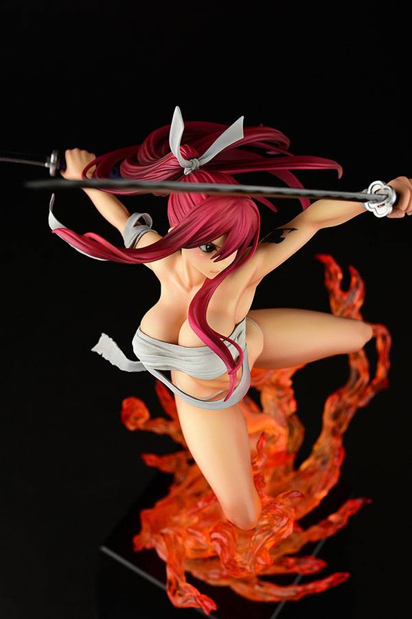 Descubre el apasionante mundo de Estatua Erza Scarlet Samurai Kurenai.