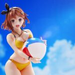 Descubre el apasionante mundo de Estatua Ryza Reisalin Stout Swimsuit.