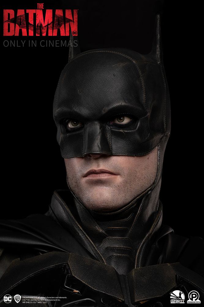 Descubre el apasionante mundo de Busto The Batman tamaño natural.