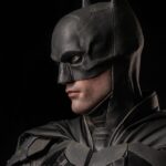 Descubre el apasionante mundo de Busto The Batman tamaño natural.