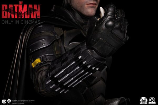 Descubre el apasionante mundo de Busto The Batman tamaño natural.