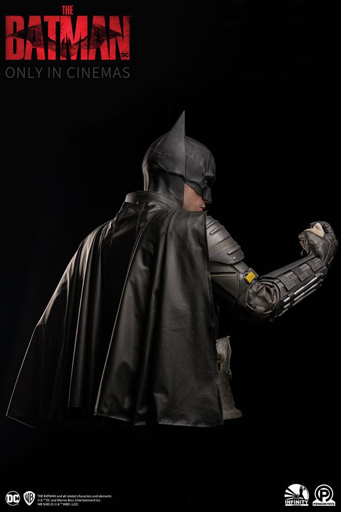 Descubre el apasionante mundo de Busto The Batman tamaño natural.