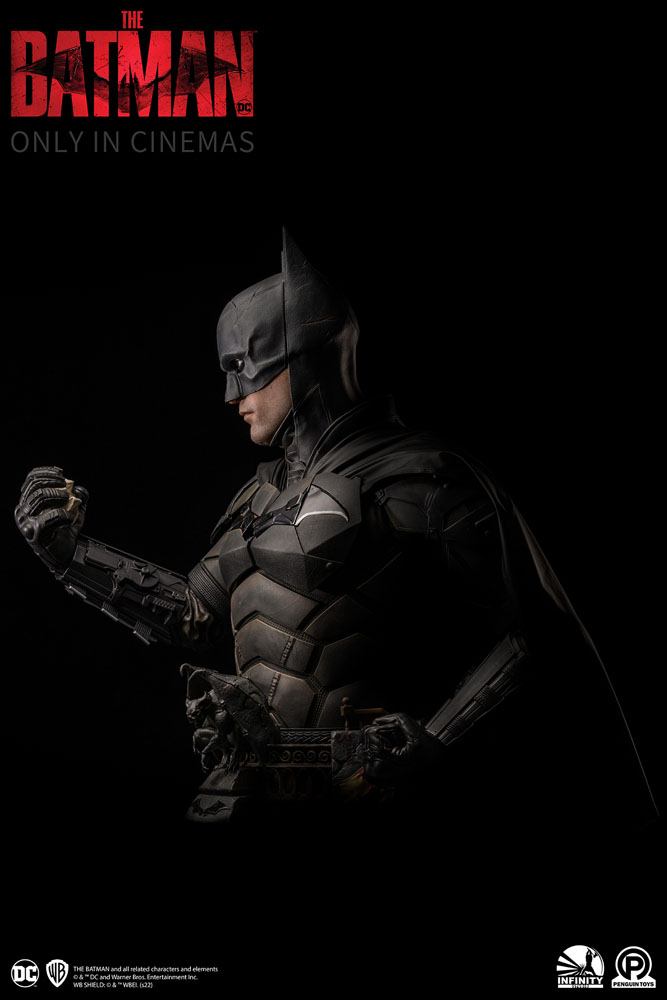 Descubre el apasionante mundo de Busto The Batman tamaño natural.