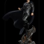 Descubre el apasionante mundo de Estatua Art Scale Superman Black Suit.