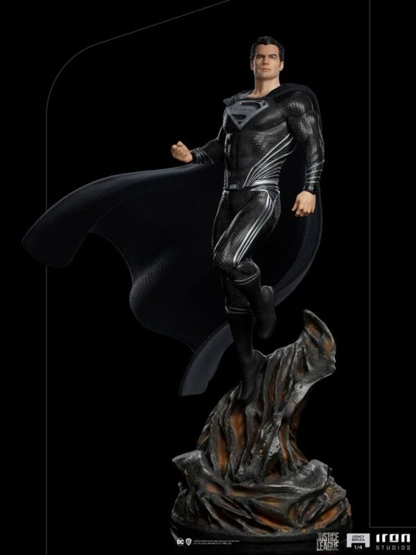 Descubre el apasionante mundo de Estatua Art Scale Superman Black Suit.