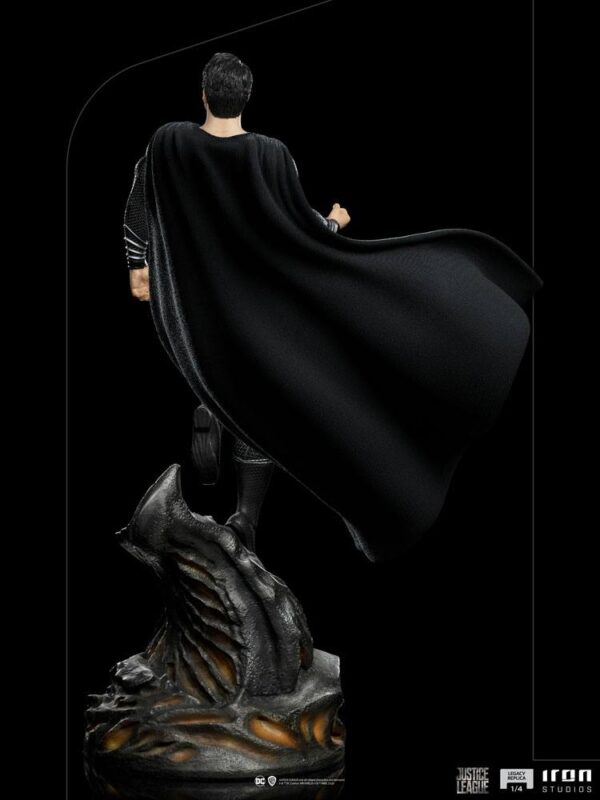 Descubre el apasionante mundo de Estatua Art Scale Superman Black Suit.