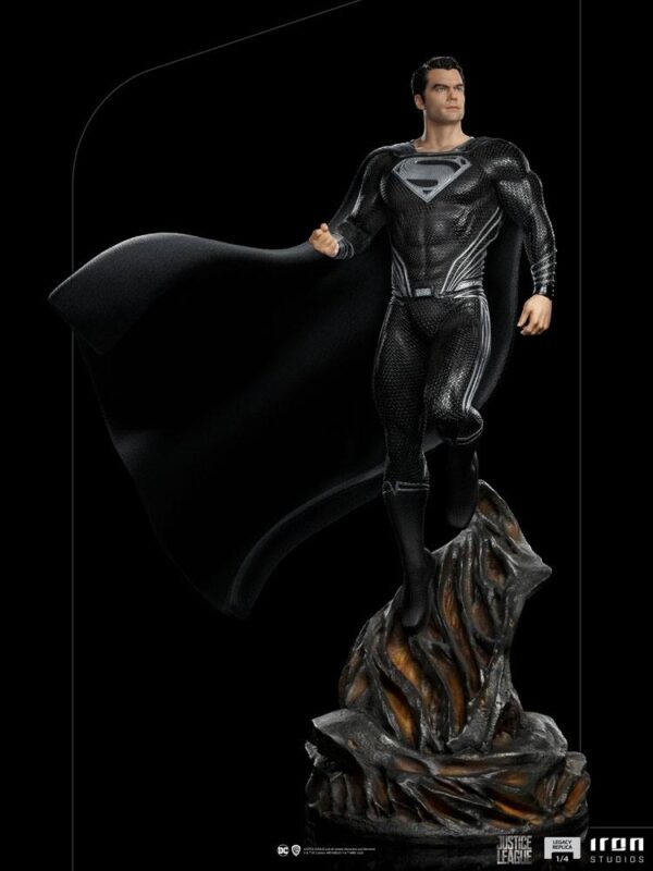 Descubre el apasionante mundo de Estatua Art Scale Superman Black Suit.