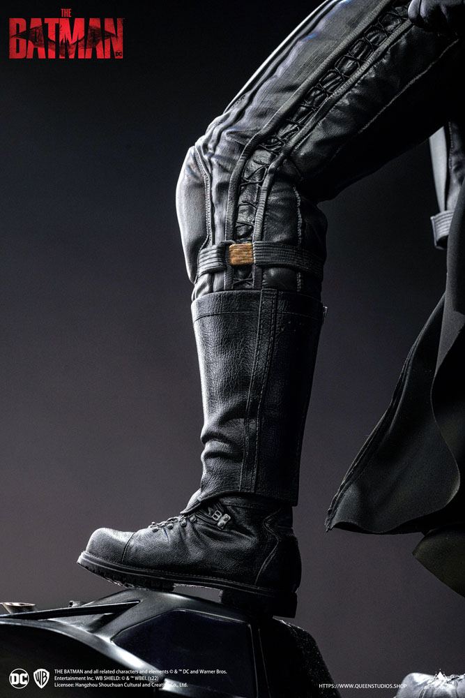 Descubre el apasionante mundo de Estatua The Batman Deluxe Version.