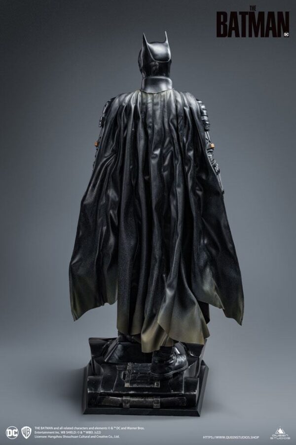 Descubre el apasionante mundo de Estatua The Batman Deluxe Version.