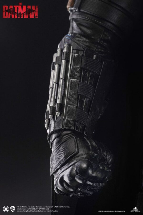 Descubre el apasionante mundo de Estatua The Batman Deluxe Version.