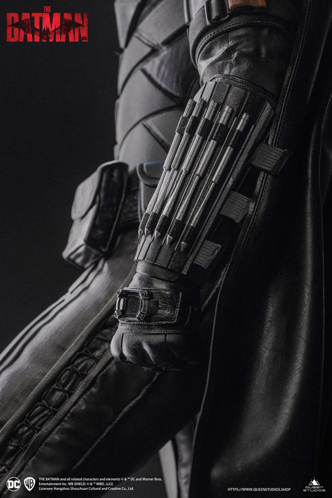 Descubre el apasionante mundo de Estatua The Batman Deluxe Version.