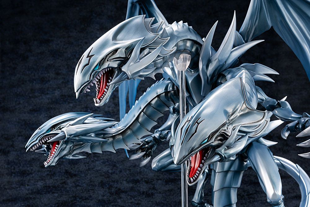 Descubre el apasionante mundo de Estatua Blue-Eyes Ultimate Dragon.