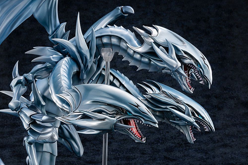 Descubre el apasionante mundo de Estatua Blue-Eyes Ultimate Dragon.