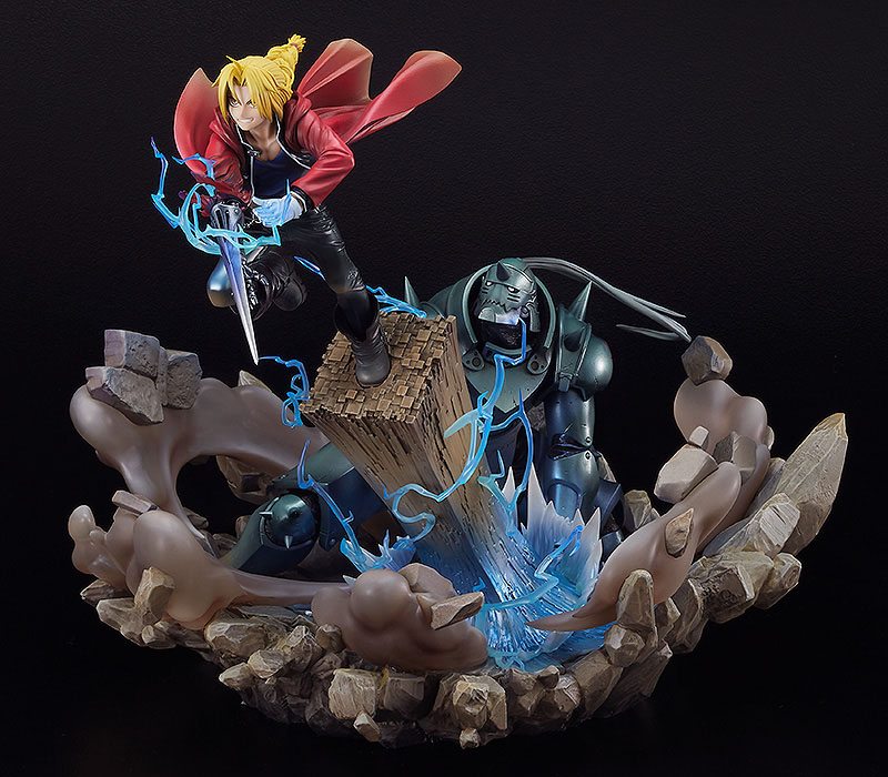 Descubre el apasionante mundo de Estatua Edward Elric y Alphonse Elric.